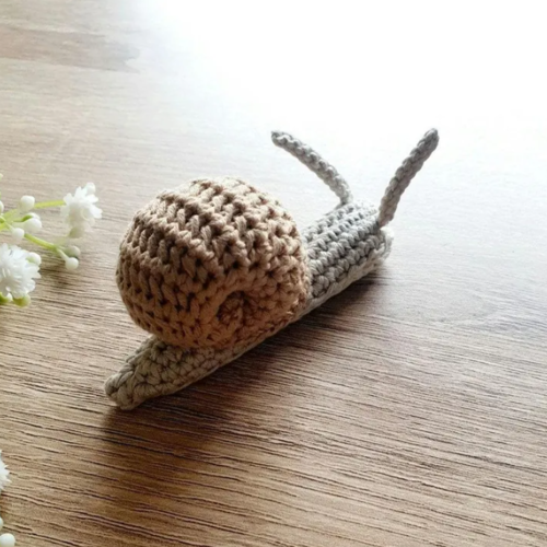 Edward the snail - critter stitch crochet pattern